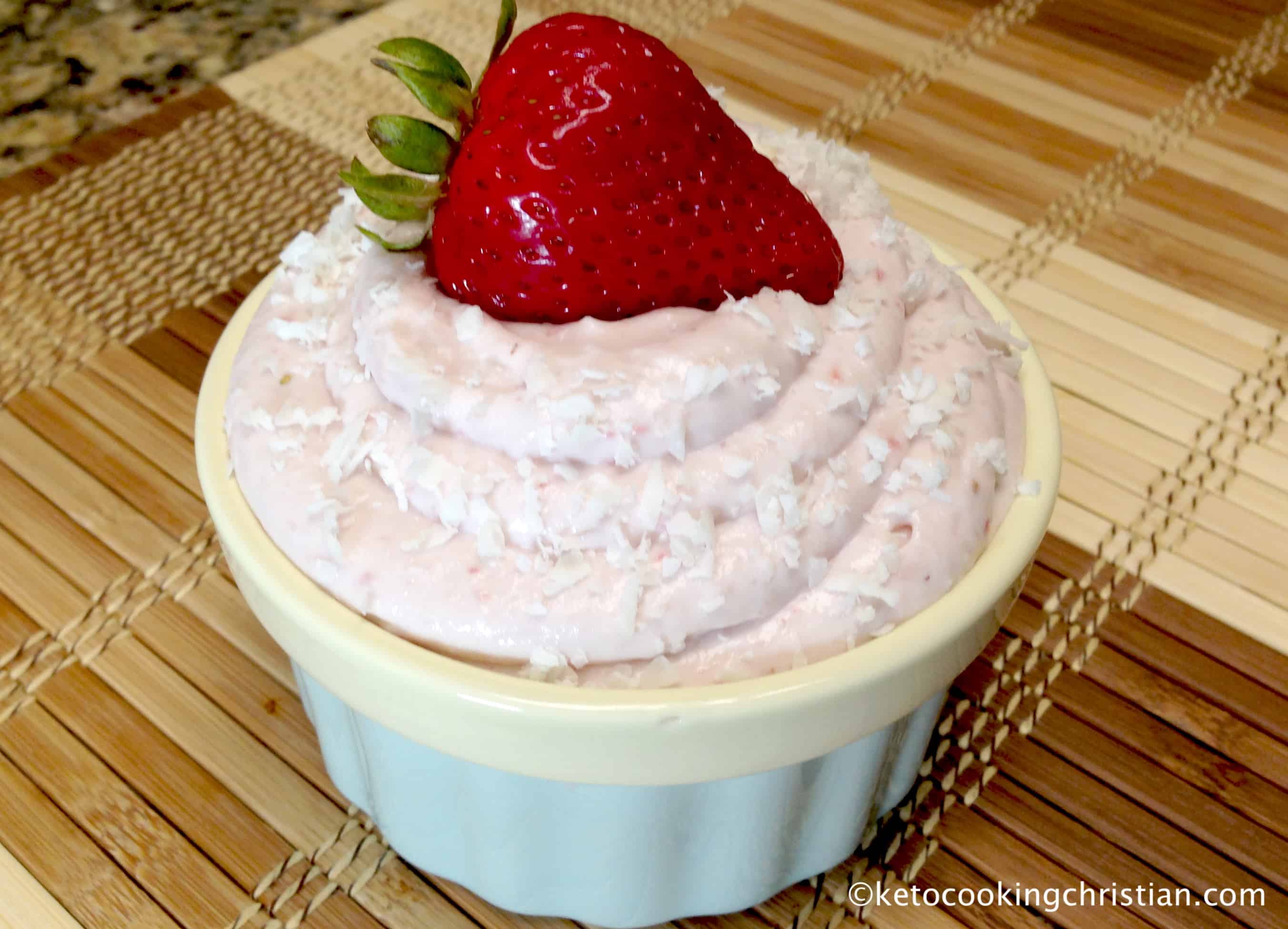 Strawberry Coconut Cream Mousse – Keto and Low Carb