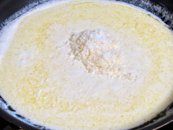 Easy Keto Alfredo Sauce - Keto Cooking Christian