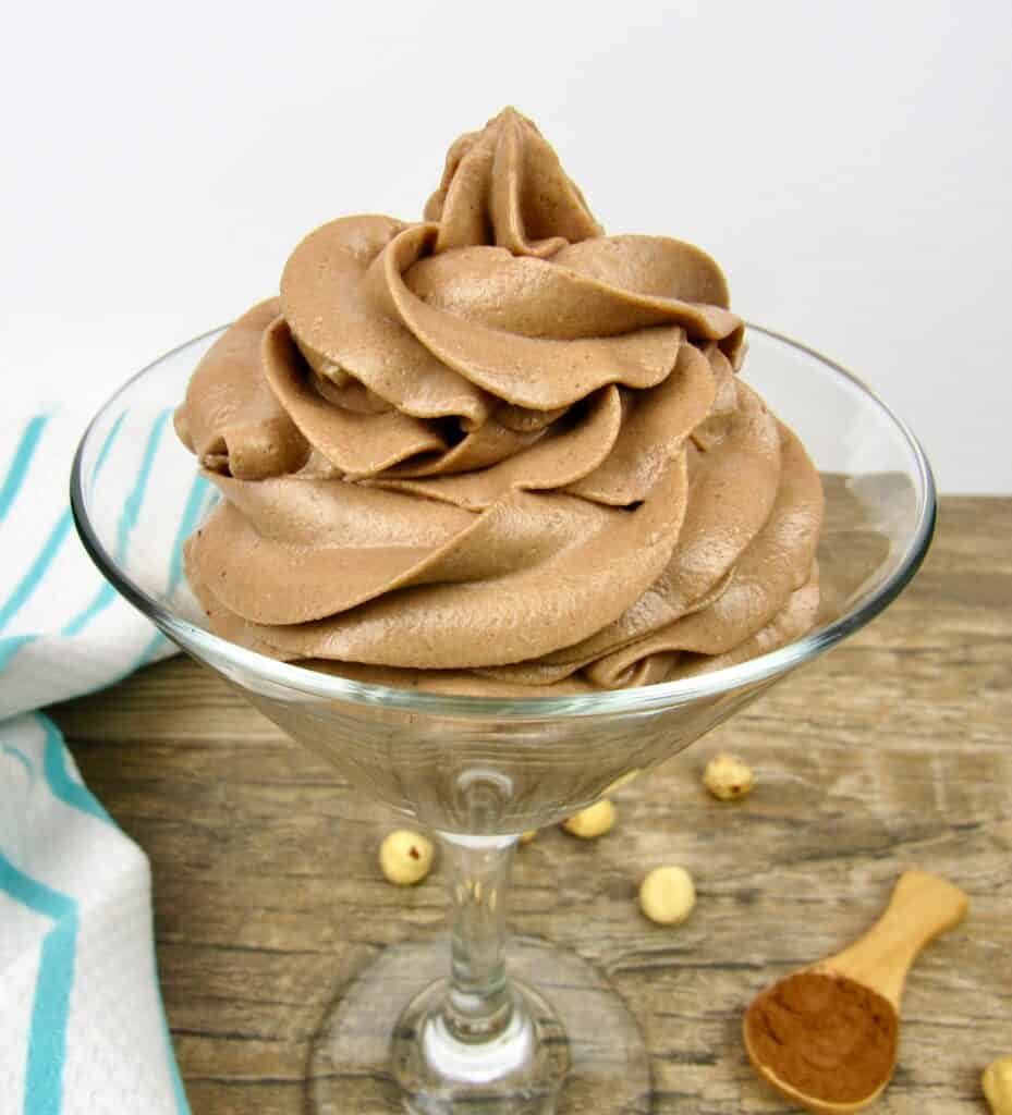 nutella chocolate mousse in martini glass