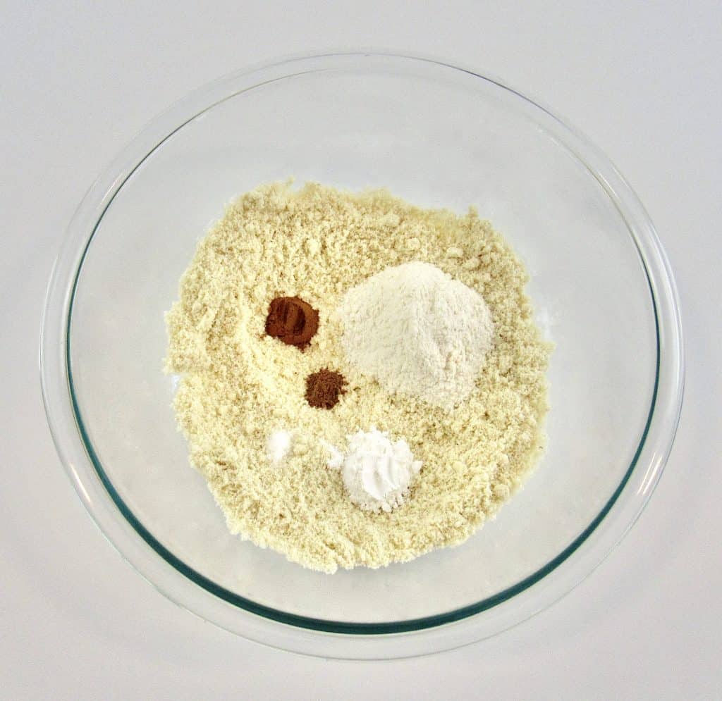 banana bread dry ingredients in glass bowl