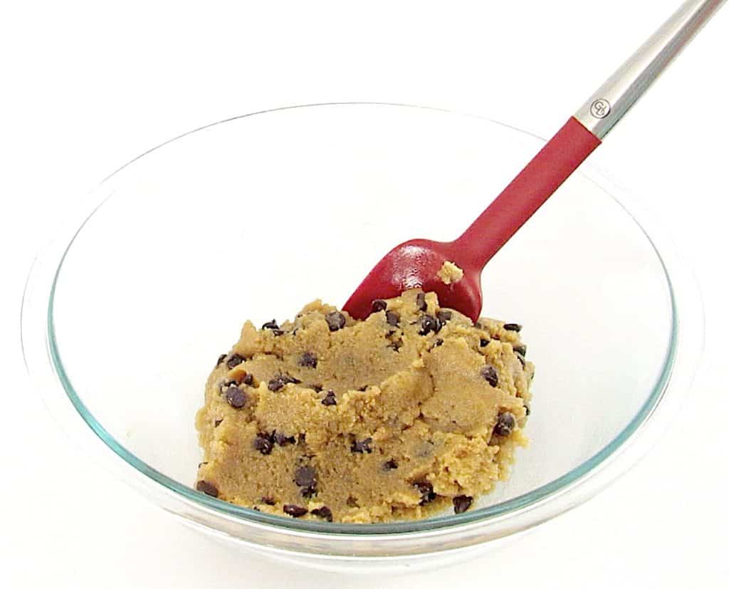 chocolate chip cookie bars crust in glass bowl