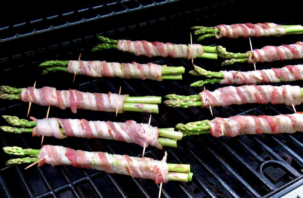 bacon wrapped asparagus on grill