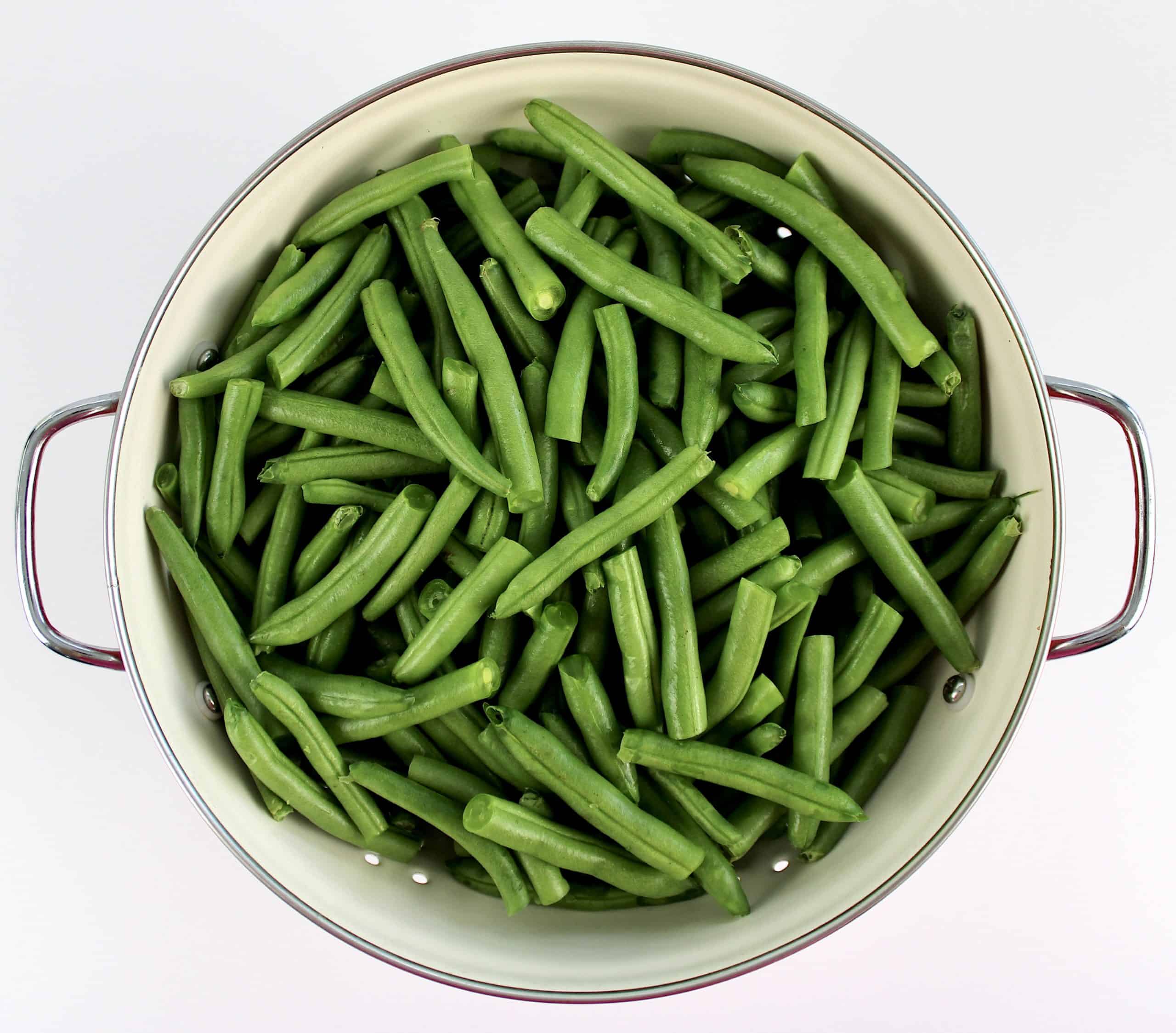 raw cut green beans in collander