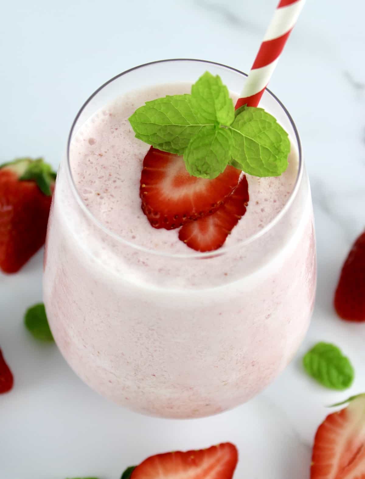 Keto Strawberry Cheesecake Smoothie in glass with strawberry slices and mint