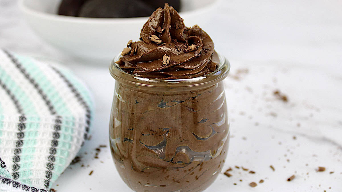 avocado mousse in glass jar