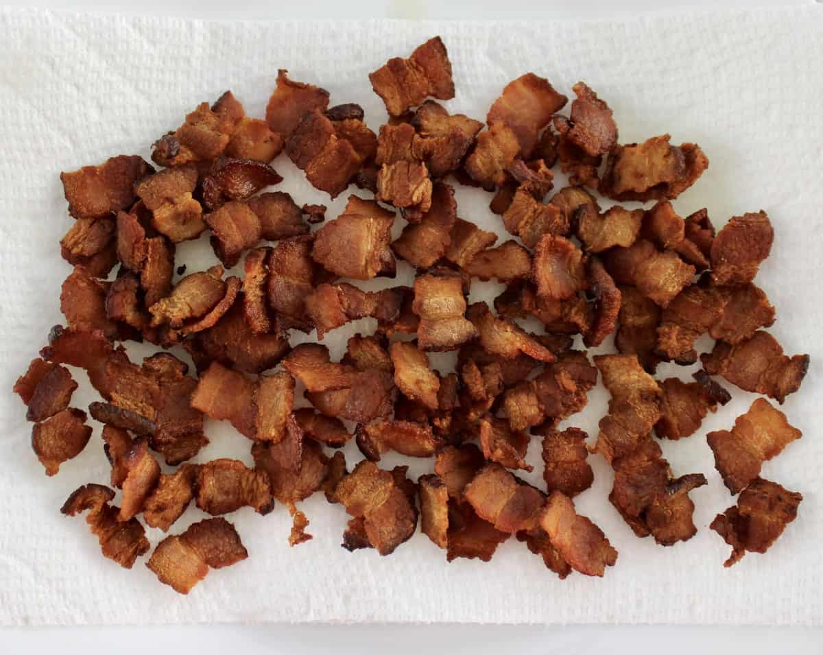 chopped crispy bacon on paper towels