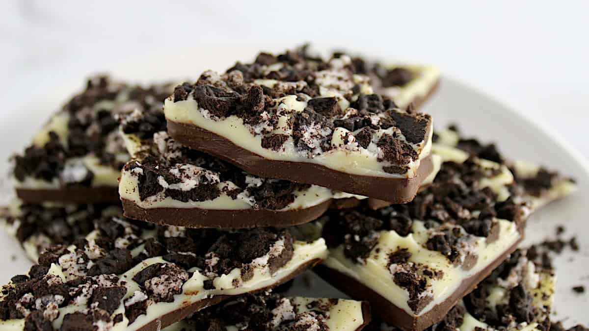 Cookies and Cream Bark pieces staked up